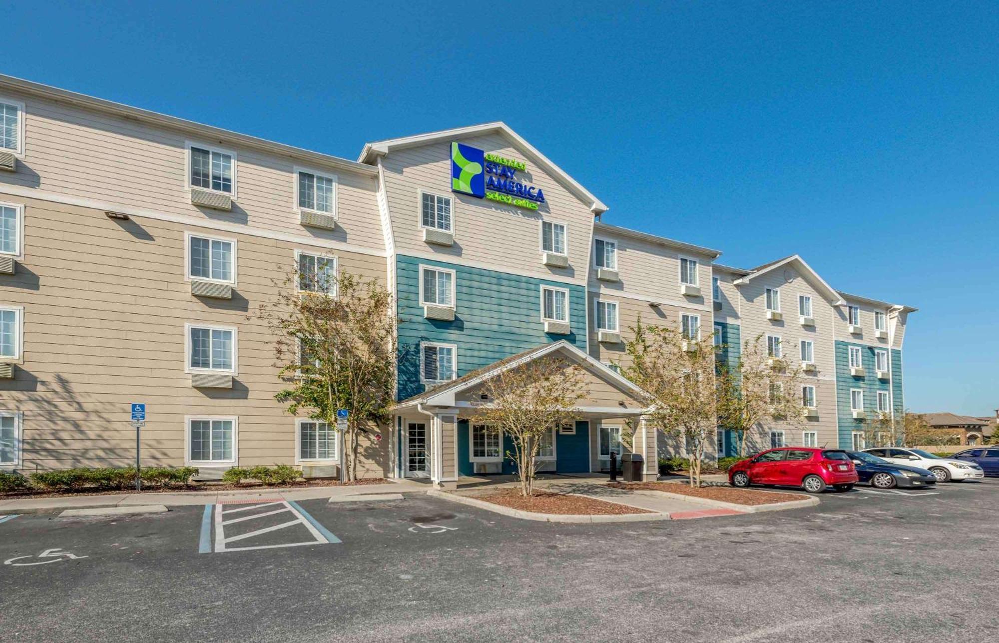 6 Budget Hotels Near Lake Underhill Park for Smart Stays
