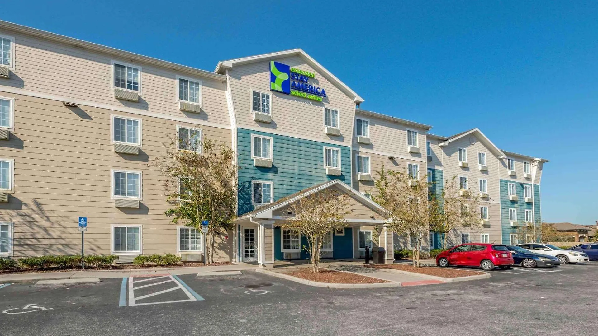 6 Budget Hotels Near Lake Underhill Park for Smart Stays