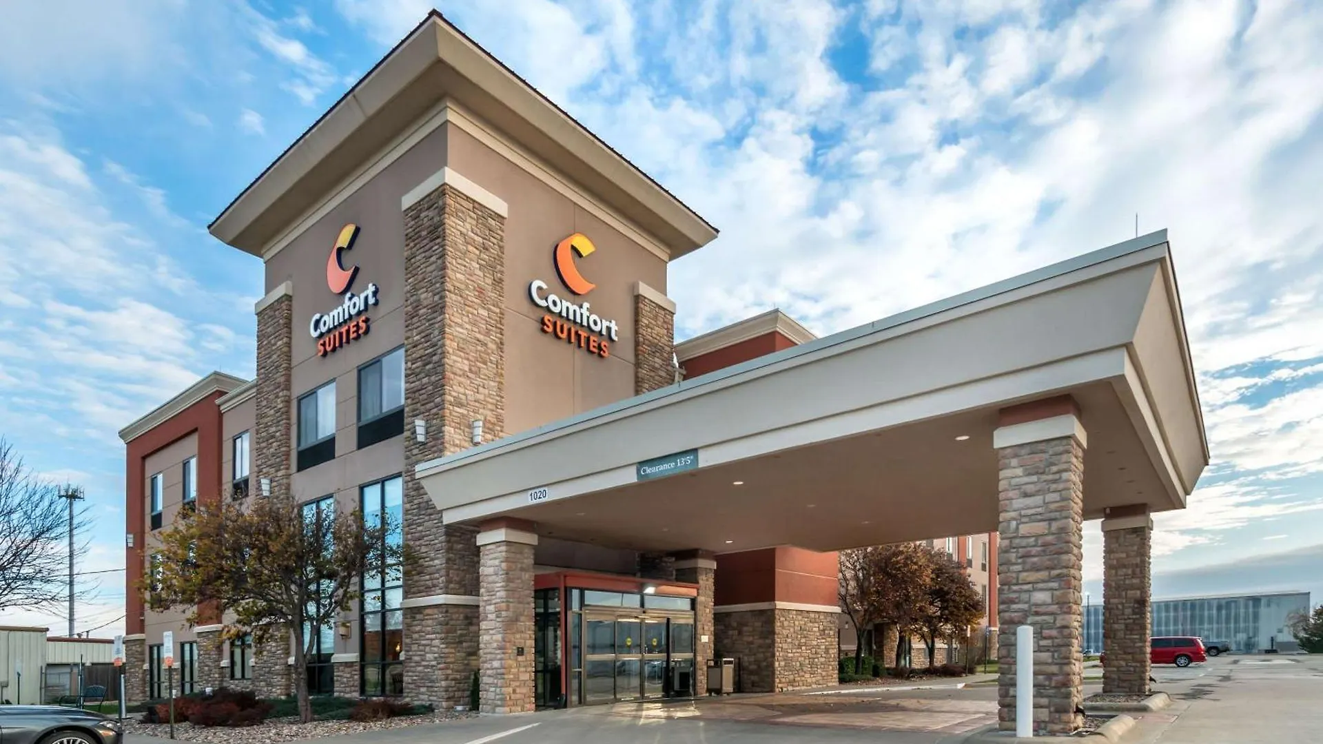 Where to Stay Near Stagg Hill Golf Course: 6 Best 3-Star Hotels