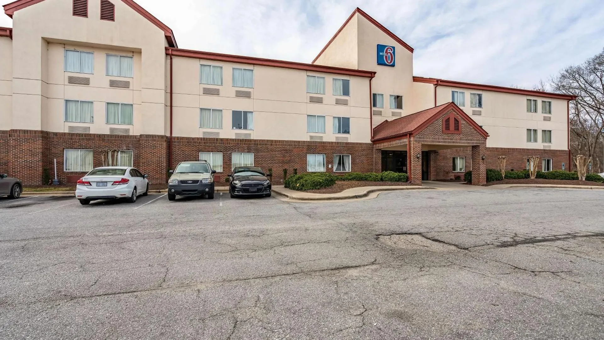 6 Motel 6 Hotels in North Carolina for Smart Budget Travel