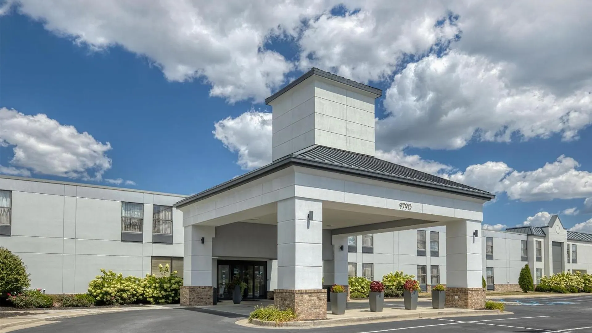 4 Business Hotels Near Castleton That Deliver on Work Trips