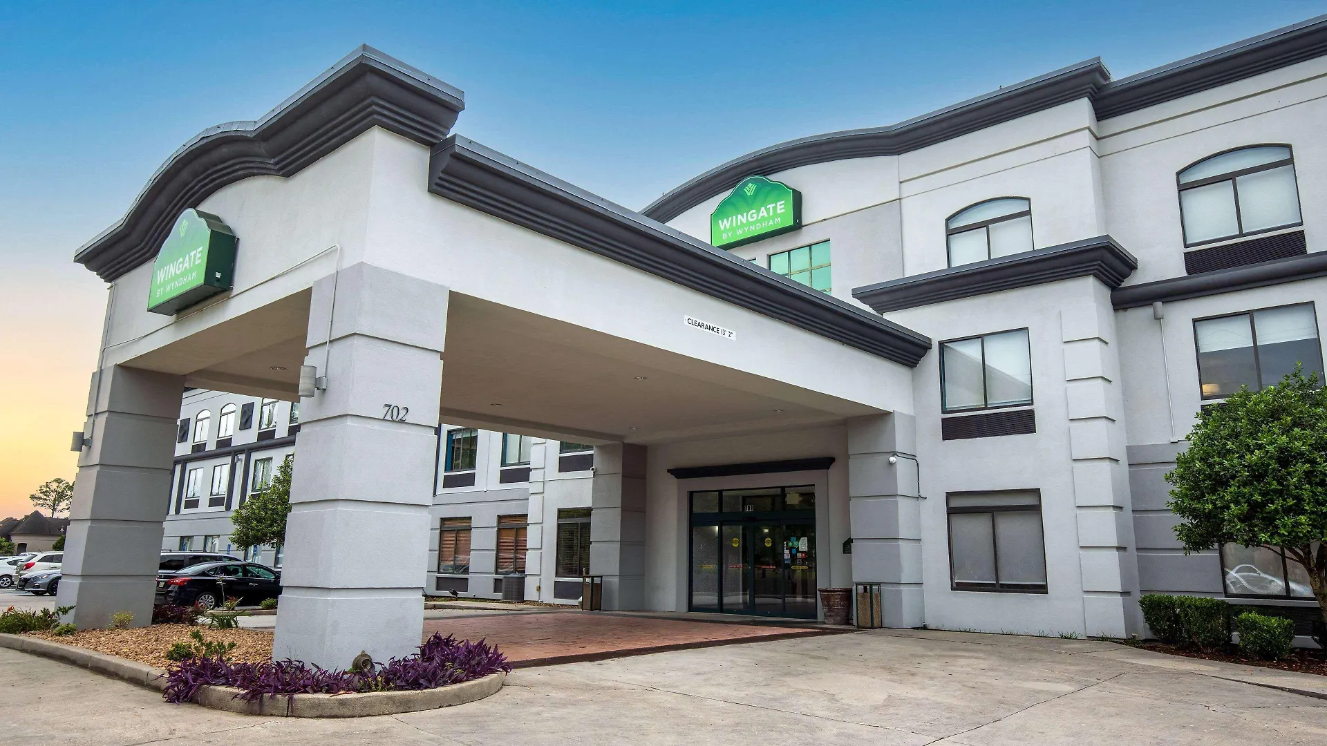 Staying Near Beavers Park: 5 Business Hotels Compared