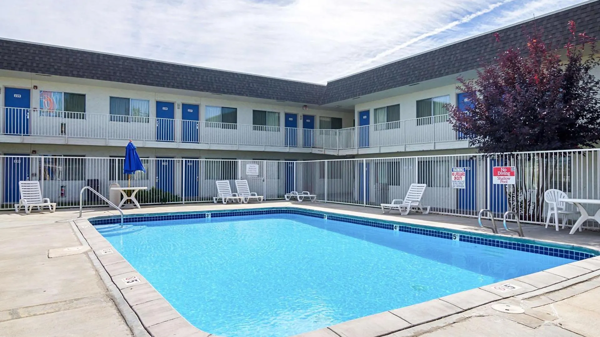 4 Airport Hotels Near War Memorial Stadium Worth Booking
