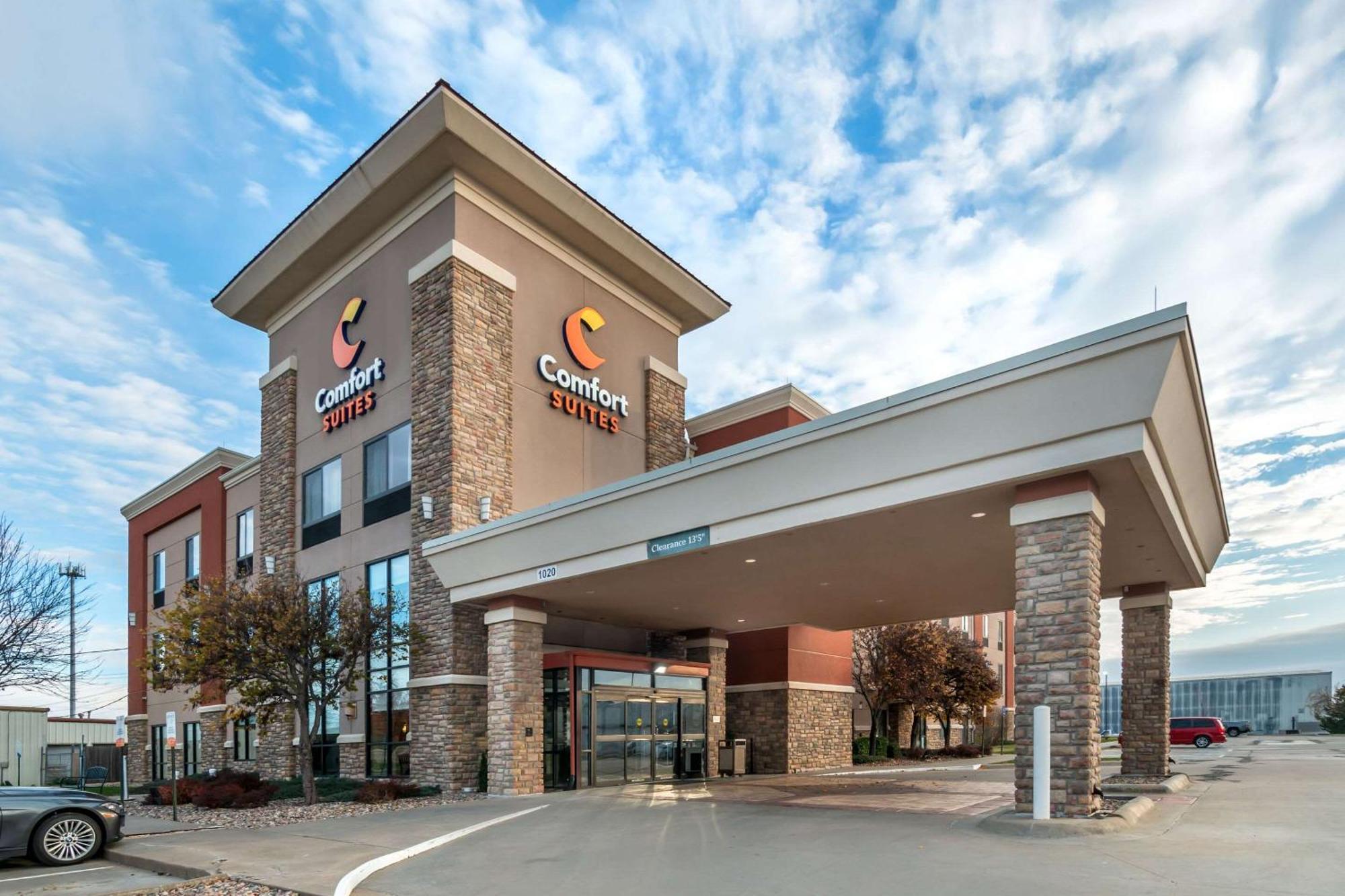 Where to Stay Near Stagg Hill Golf Course: 6 Best 3-Star Hotels