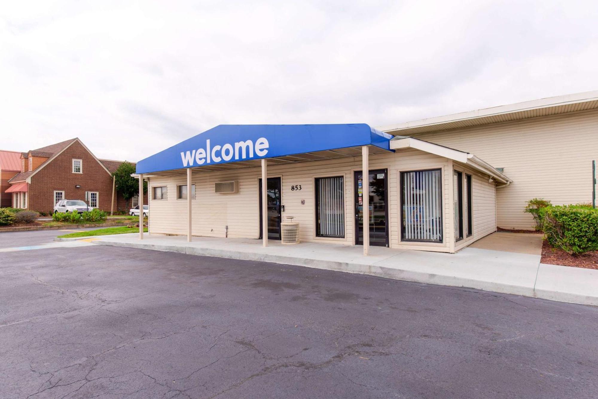 Where to Stay Near Norfolk Psychiatric Center: 11 Airport Hotels