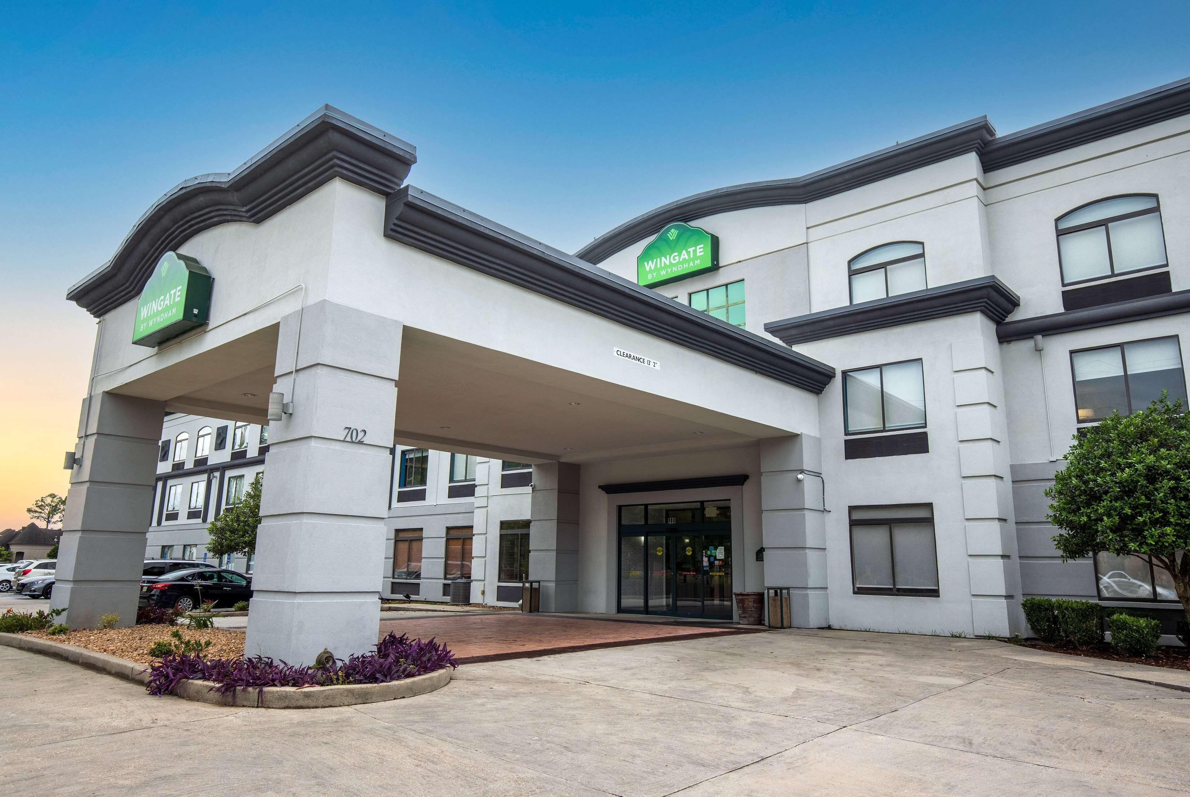 Staying Near Beavers Park: 5 Business Hotels Compared