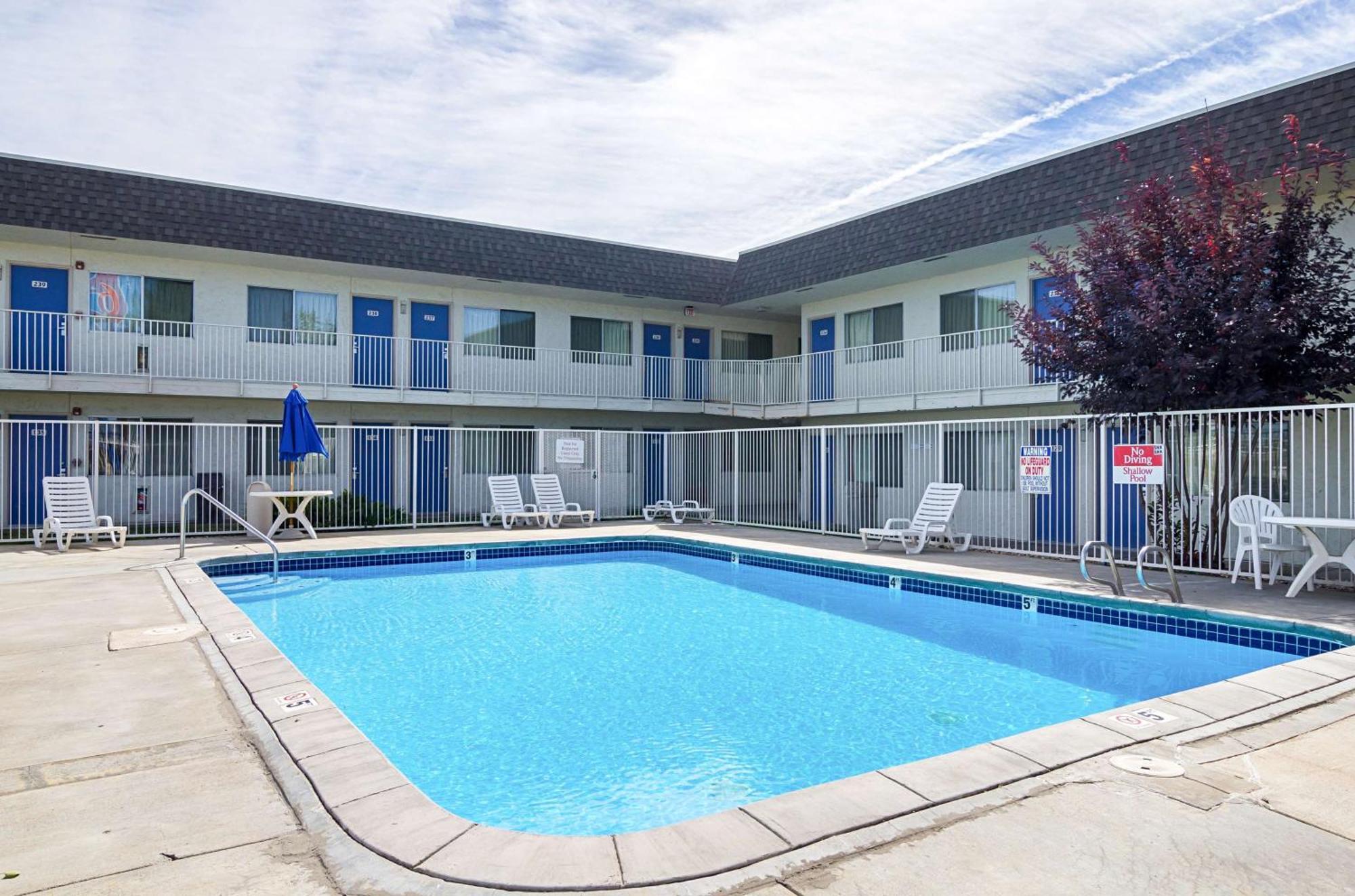 4 Airport Hotels Near War Memorial Stadium Worth Booking